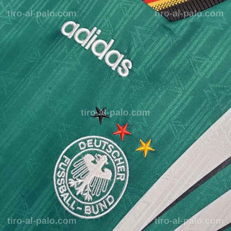 Camiseta de fútbol de Alemania con diseño alternativo de adidas.