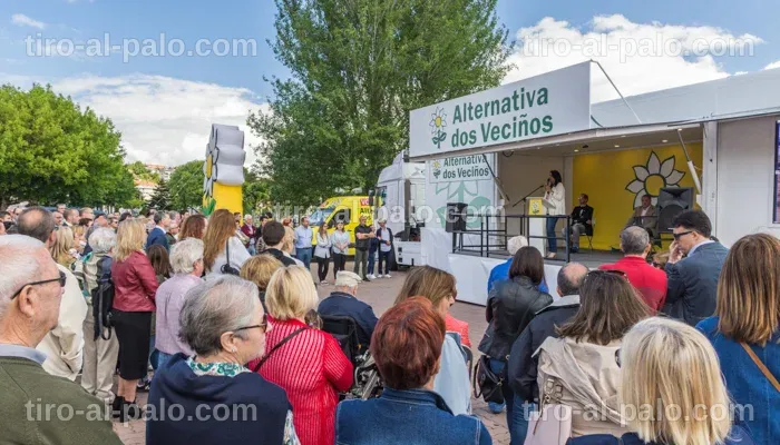 Reunión de ciudadanos discutiendo herramientas de participación en Sada.