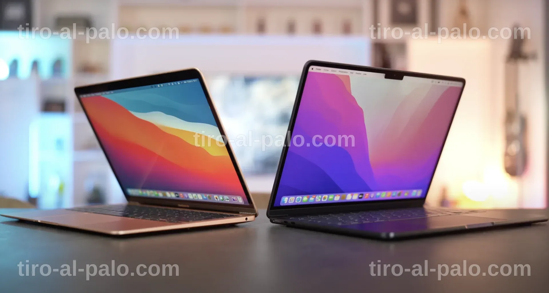 Laptop Samsung Book4 Pro 16 en una mesa con accesorios tecnológicos.