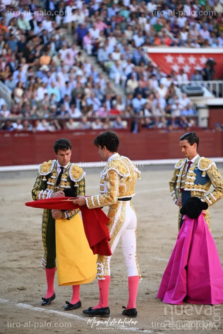 Víctor Hernández en el momento de su confirmación de alternativa como torero.
