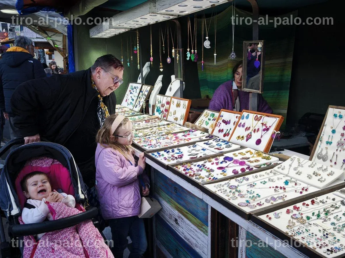 Cartel de la Feria de la Magdalena en Castellón, anunciando eventos.
