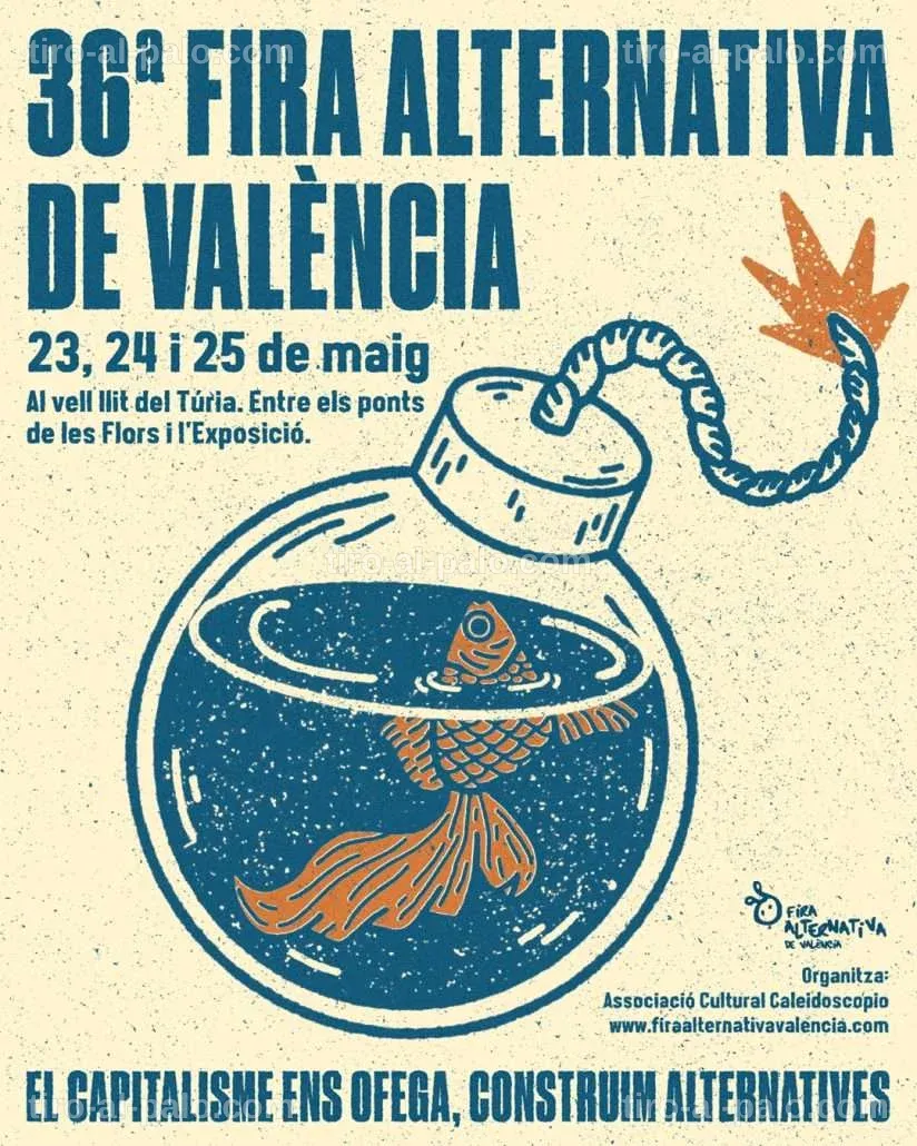 Público disfrutando de la Fira Alternativa en València.