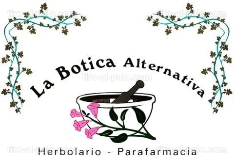 Frascos de medicina natural en una mesa de consulta.