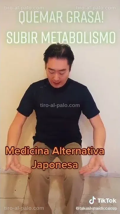 Individuo practicando ejercicios de medicina alternativa japonesa.