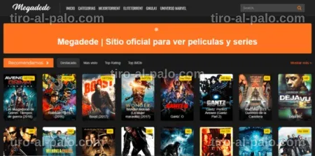 Persona investigando en línea sobre las mejores alternativas a Megadede.