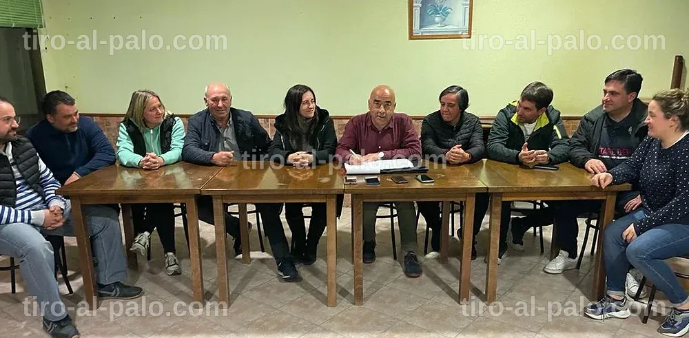 Miembros de Nova Alternativa de Cruces debatiendo sobre el respeto en la comunidad.
