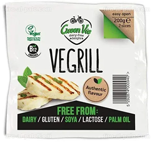 Variedad de alternativas al queso halloumi en una tabla.