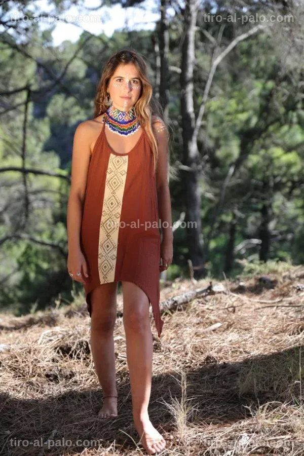 Selección atractiva de ropa étnica y alternativa en línea.