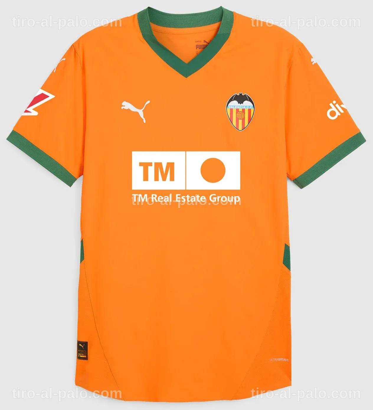 Tercera equipación del Valencia CF, destacando su estilo alternativo y detalles únicos.