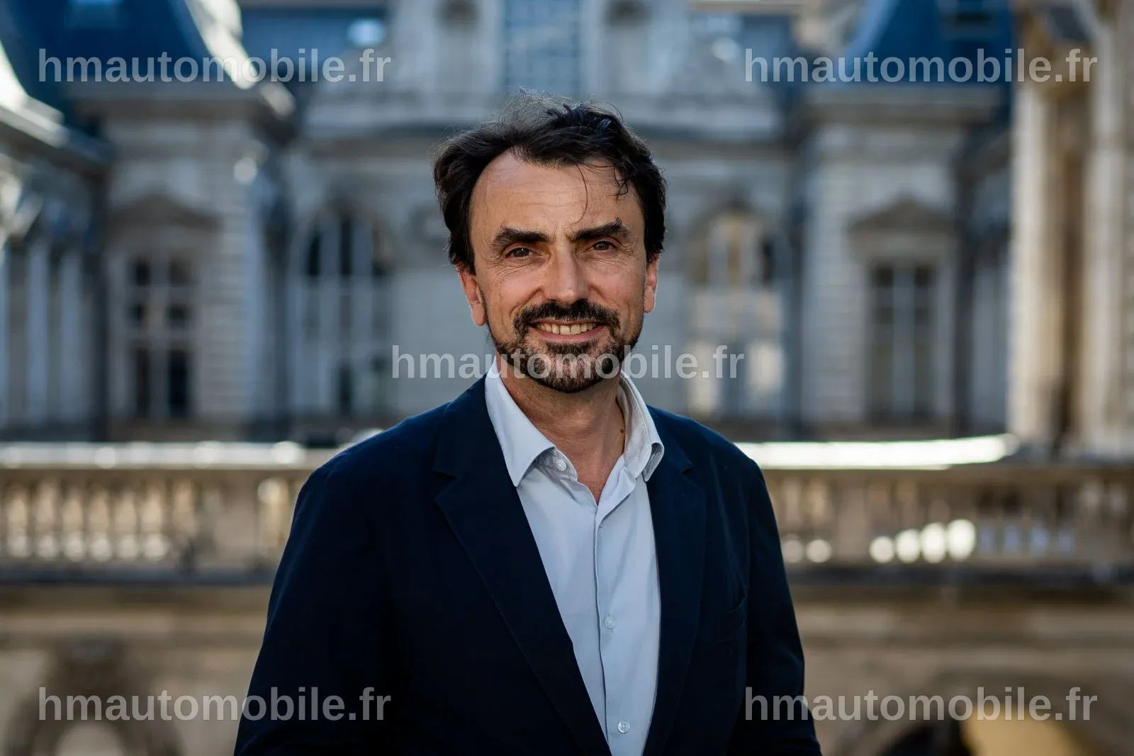 Grégory Doucet répondant à des questions sur des affaires judiciaires.