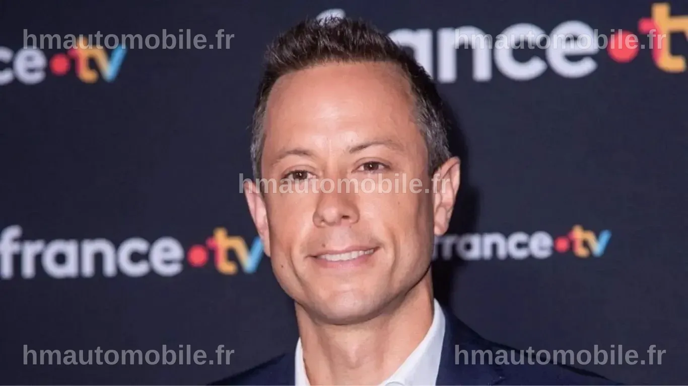 Guillaume Daret participant à une conférence de presse, attentif aux intervenants.