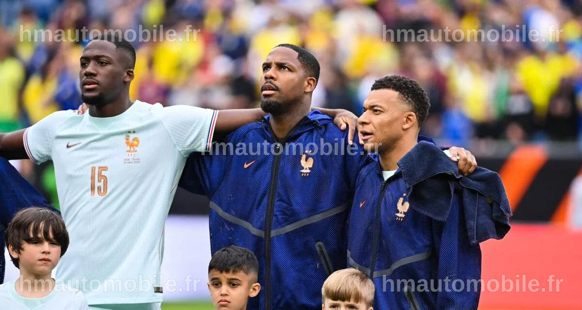 Les joueurs de l'équipe de France affichent leurs émotions lors d'une conférence de presse.