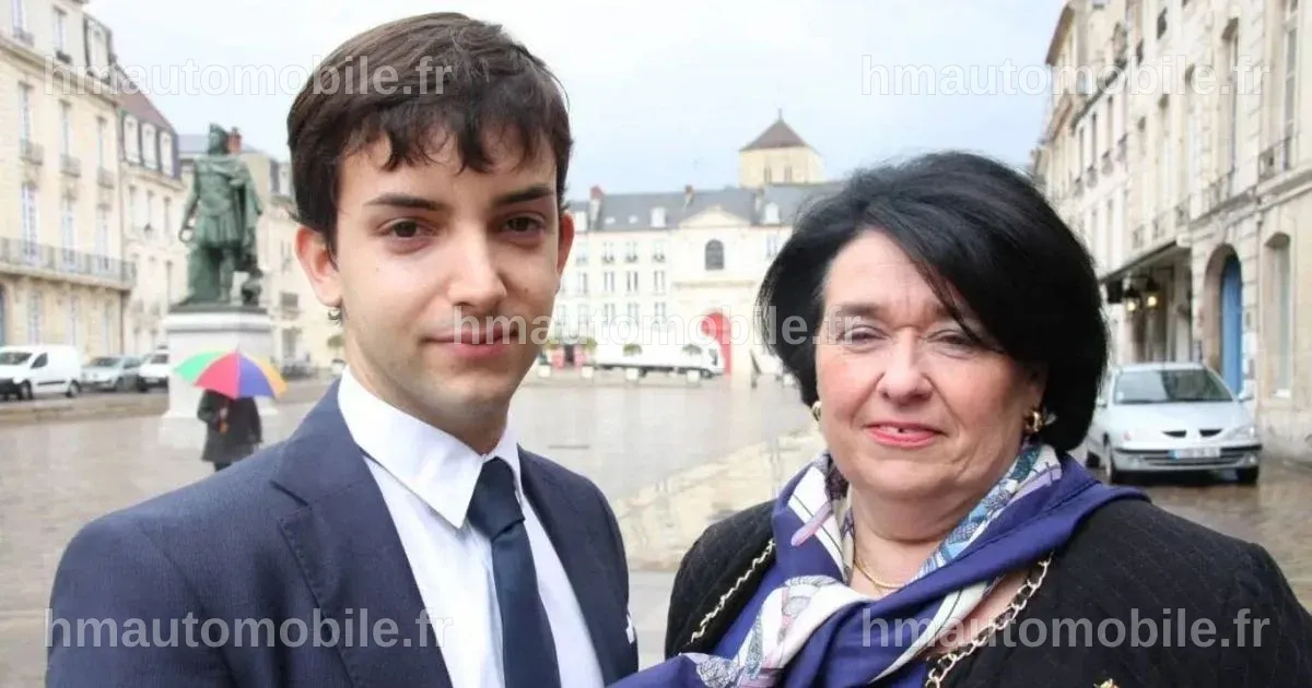 Vue de Belfort avec des éléments politiques, illustrant le bilan de Tanguy en tant que leader.