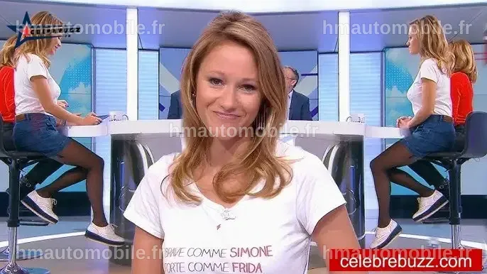 Julia Livage en séance photo, capturant son charisme et sa présence scénique.