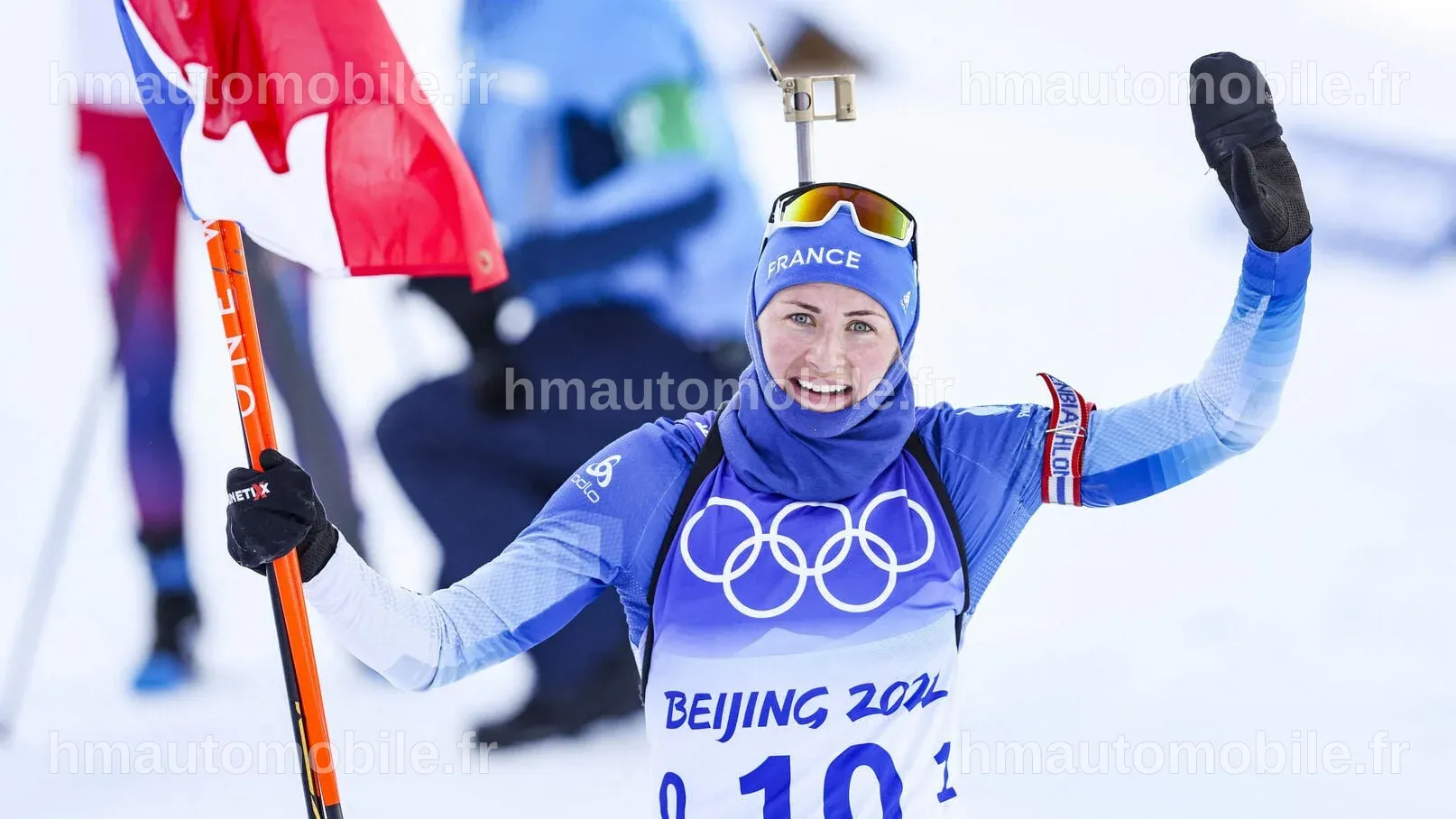 Justine Braisaz-Bouchet avec Julien Bouchet lors d'un événement sportif.