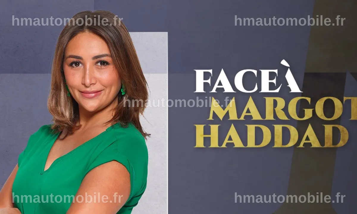 Margot Haddad posant avec un carnet et un stylo, prête à écrire.