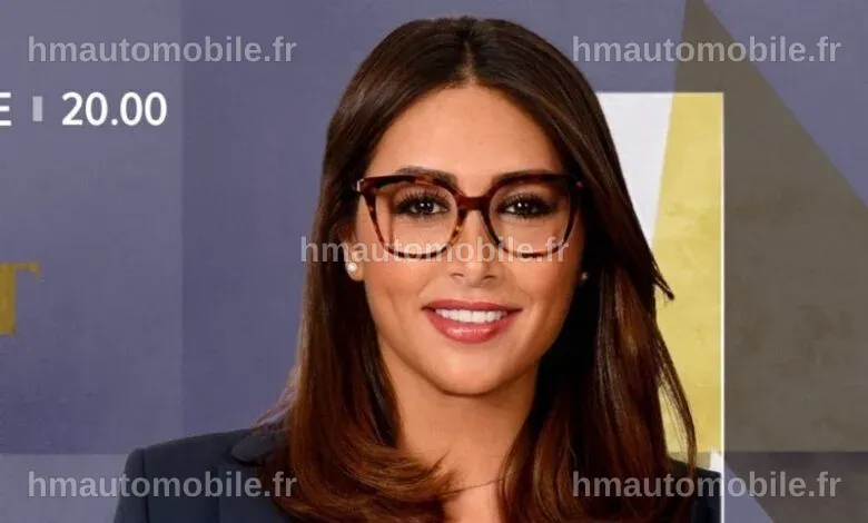 Margot Haddad s'exprimant sur un plateau de télévision, caméra braquée sur elle.
