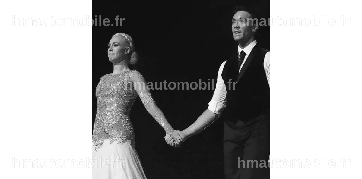 Maxime Dereymez partageant un moment tendre avec sa famille.
