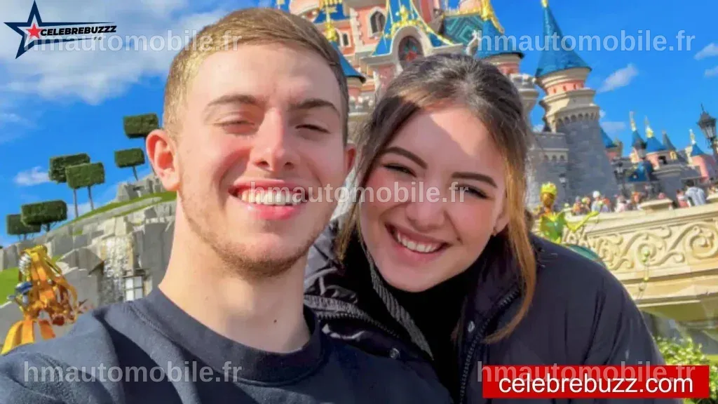 Elsa et Michou exprimant leur joie, entourés d'amis célébrant leur annonce.