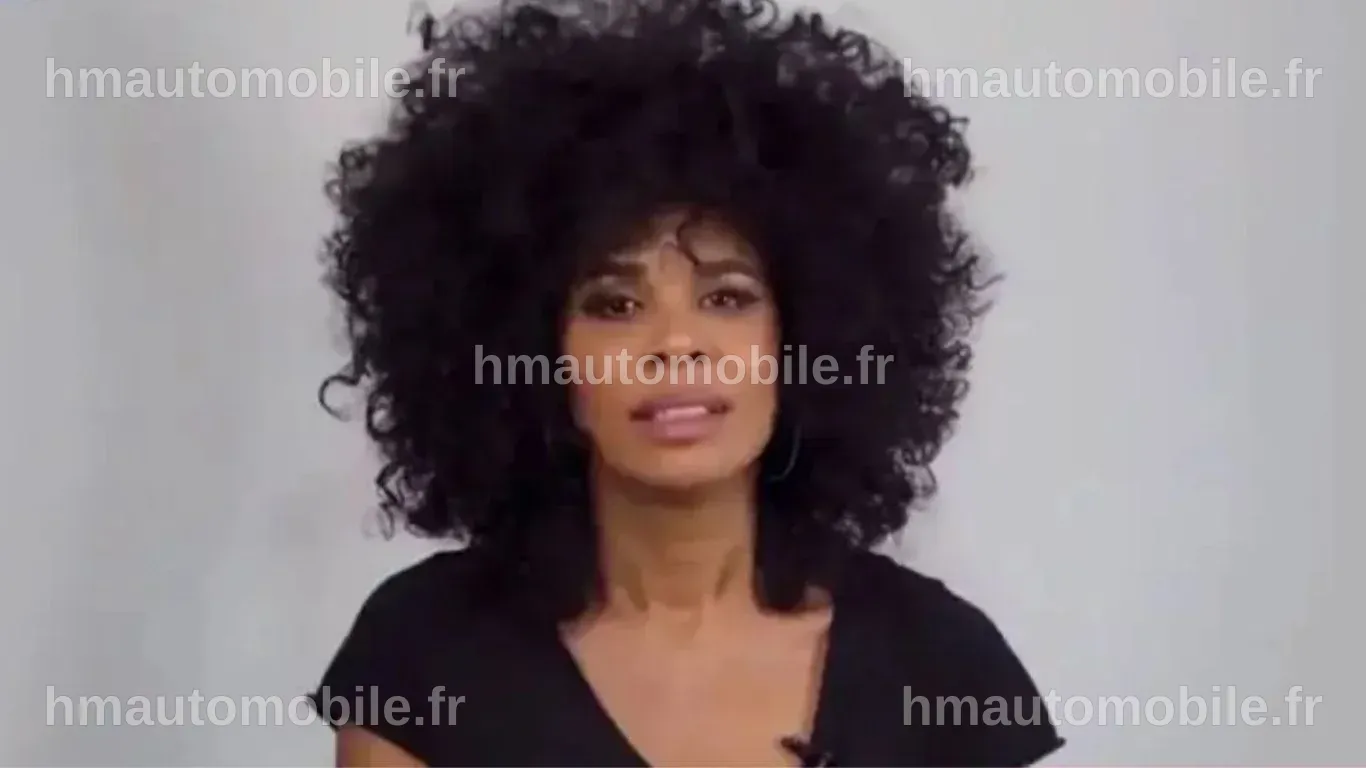Sofia Samaha Achoun entourée de pompiers à Arzon, célébrant sa date de naissance.