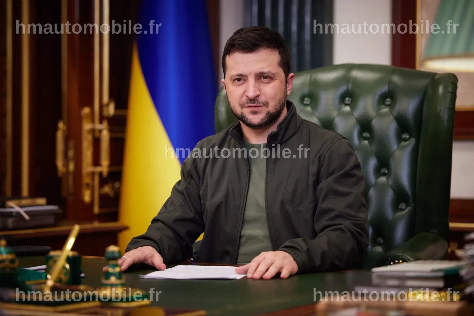 Zelensky discutant avec des personnalités médiatiques sur sa taille.