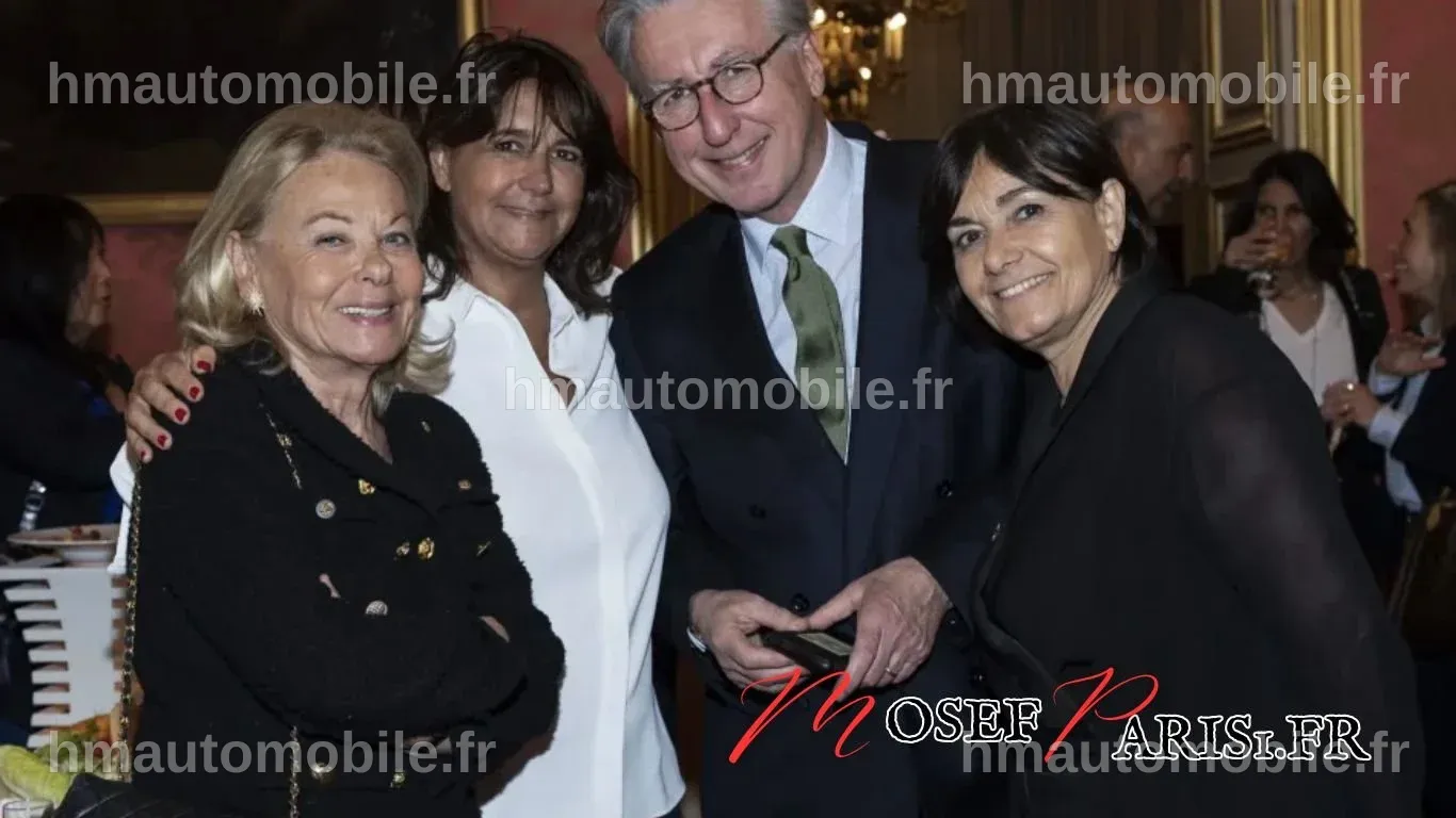 Vincent Hervouët et Claire, partageant un moment tendre ensemble.