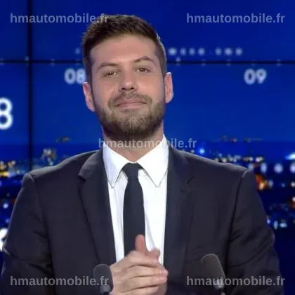Yoann Usai et sa partenaire posant ensemble sur le tapis rouge.
