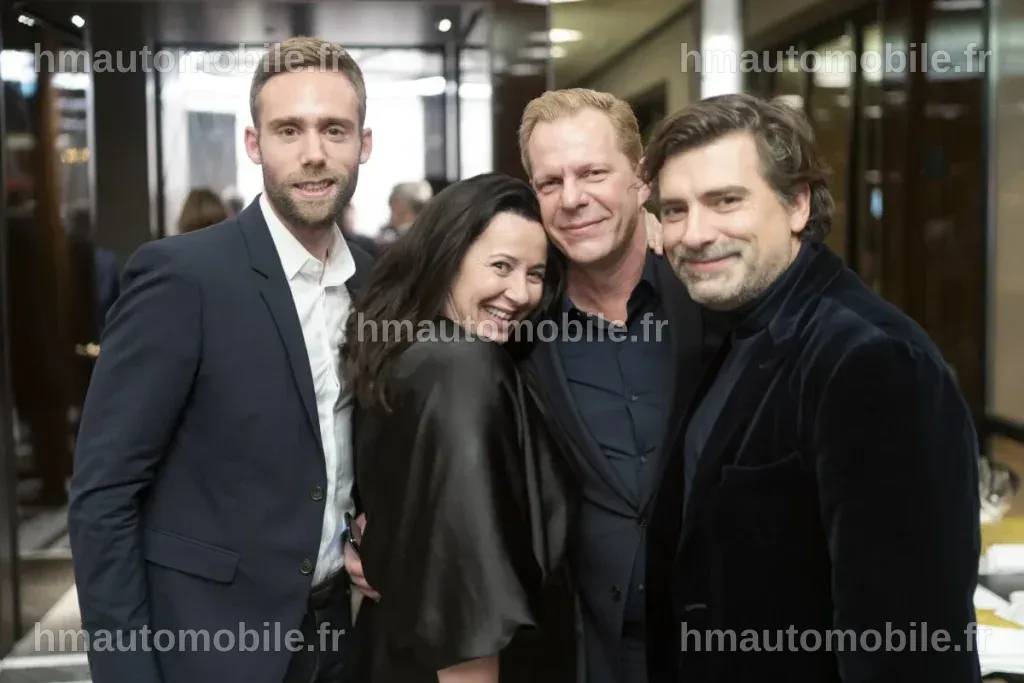 Yoann Usai partageant un moment tendre avec sa petite amie.